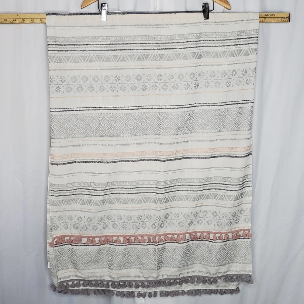 ◇ Striped Nubby Woven Table Runner with Tassels 27